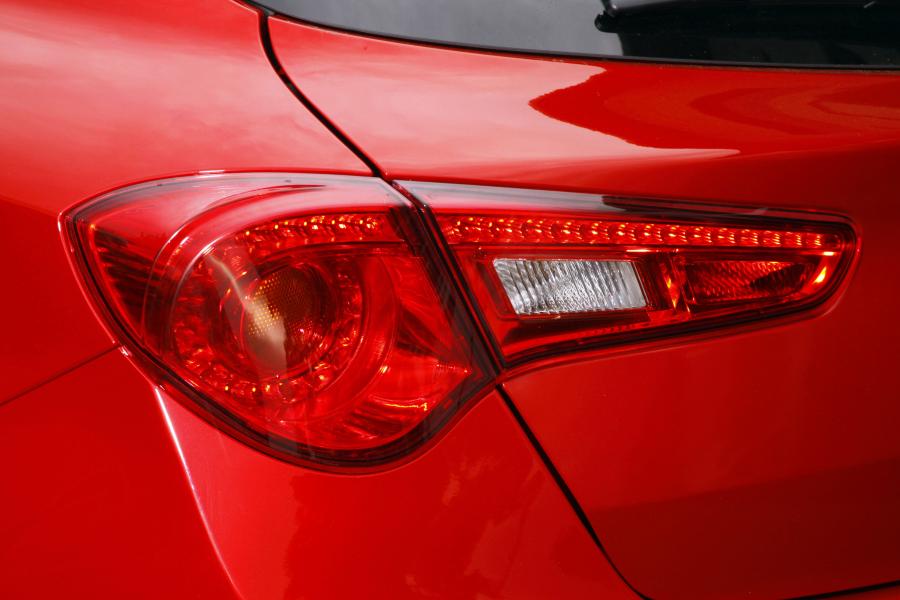 Детали экстерьера Alfa Romeo Giulietta Quadrifoglio Verde (940) 2011 года  (ZA) (фото 8 из 22)
